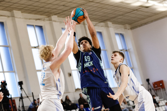 В напряженной борьбе уступаем сопернику668